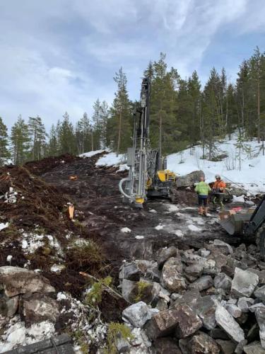Boring og sprenging for Truls Bjerkerud på Hovdekollen i dag